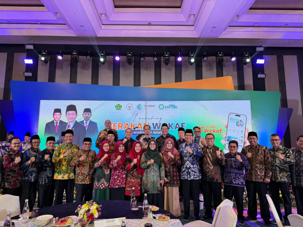 Rektor UIN RIL  bersama pimpinan PTKN se-Indonesia saat launching Gerakan Wakaf