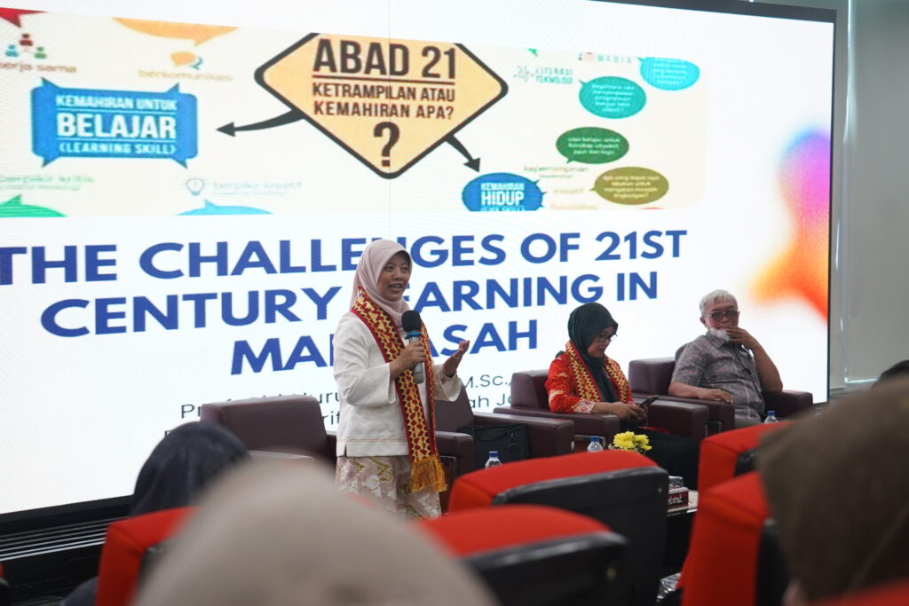 Prof. Siti Nurul Azkiyah, M.Sc., Ph.D., dari FITK UIN Syarif Hidayatullah Jakarta.