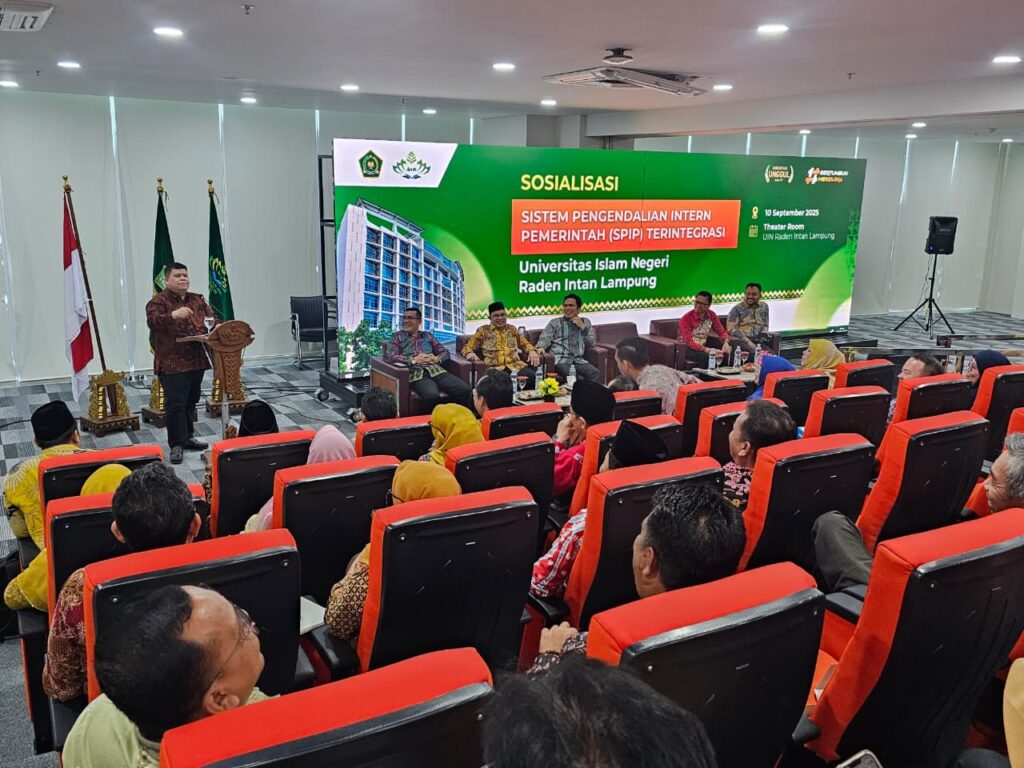 Wakil Rektor II Prof. Safari saat sampaikan sambutan.