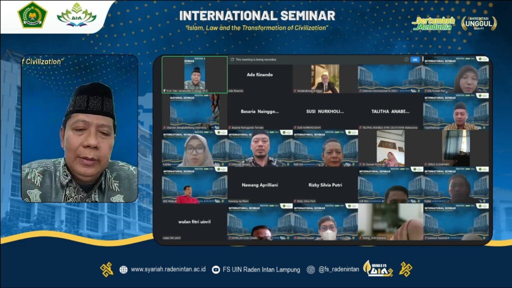 Rektor saat berikan sambutan pada Webinar Internasional Fakultas Syariah