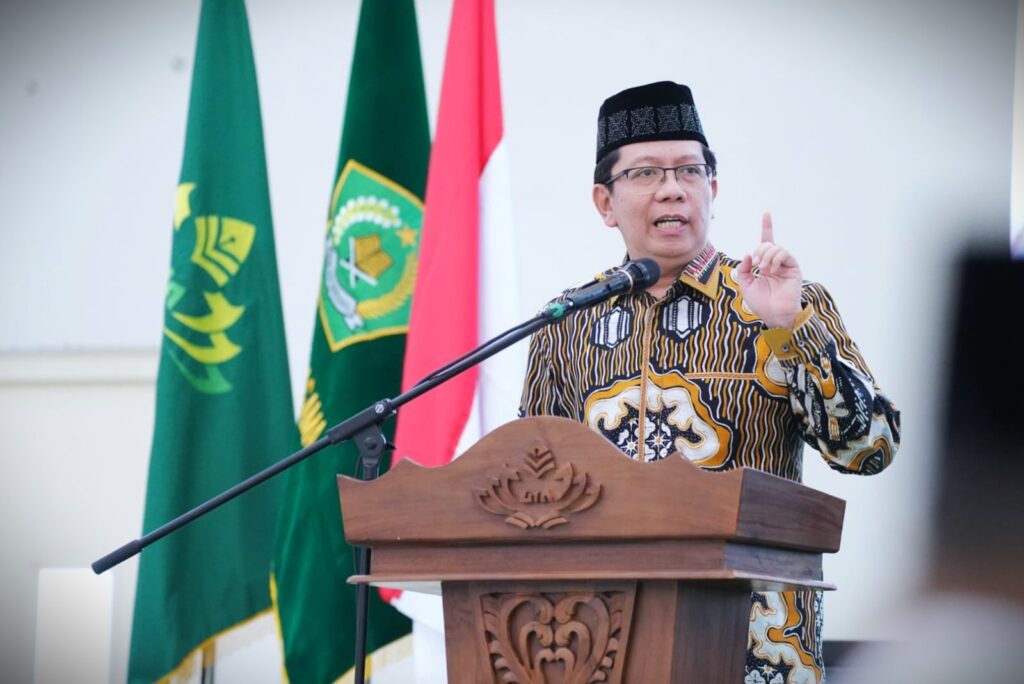 Rektor UIN RIL Prof. H. Wan Jamaluddin Z, M.Ag., Ph.D